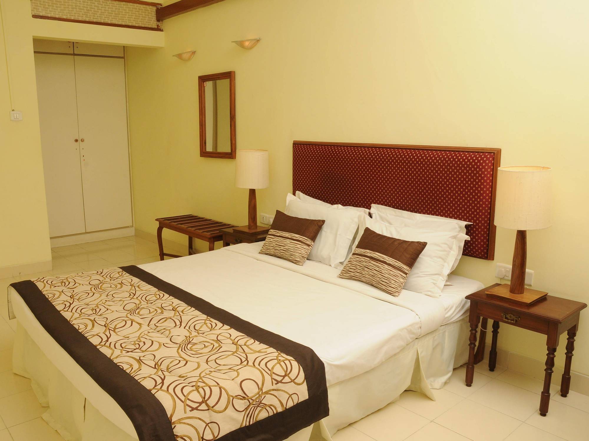 Executive Comfort Alwarpet Ченнаи Экстерьер фото
